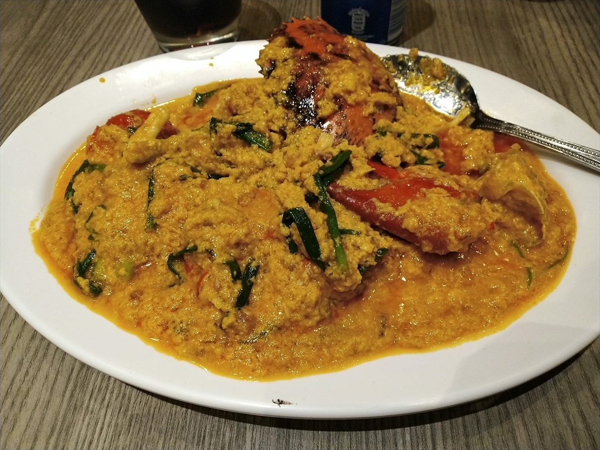 ソンブーンの蟹カレー プーパッポンカリー 世界の料理と旅のブログ